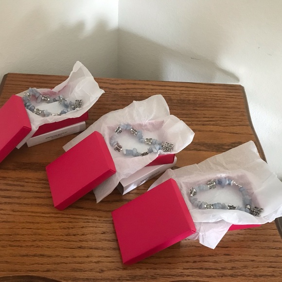 🦋 Avon Stretch Butterfly Bracelet 🦋 - Picture 3 of 4